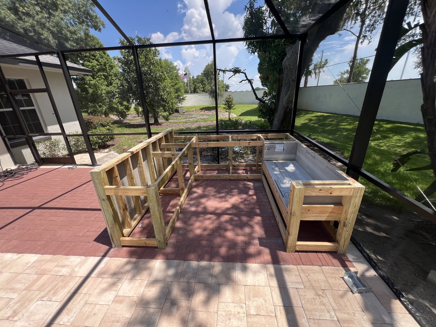 Winter Haven pool and outdoor kitchen: U-shaped outdoor kitchen framing on brick pavers